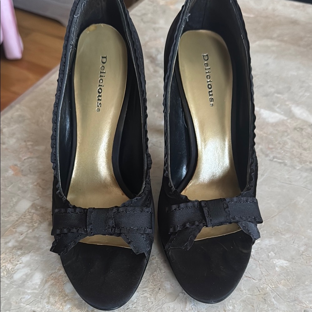 Black satin bow open toe heels size 9 NWOT